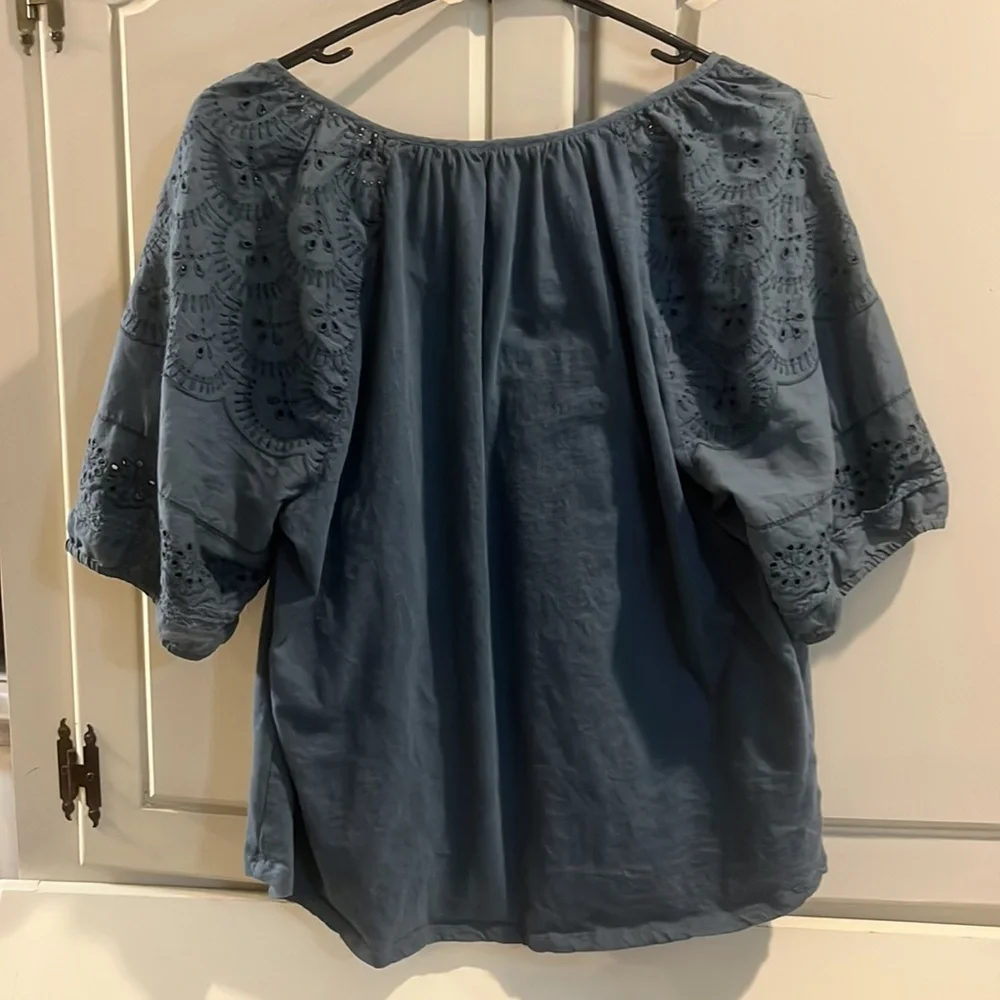 Teal top. Size M Worn several times Listing # 9942 - Picture 5 of 7